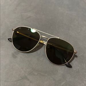 Classic Black Aviator Sunglasses NWT Gold and Black UNISEX - 100% UVA